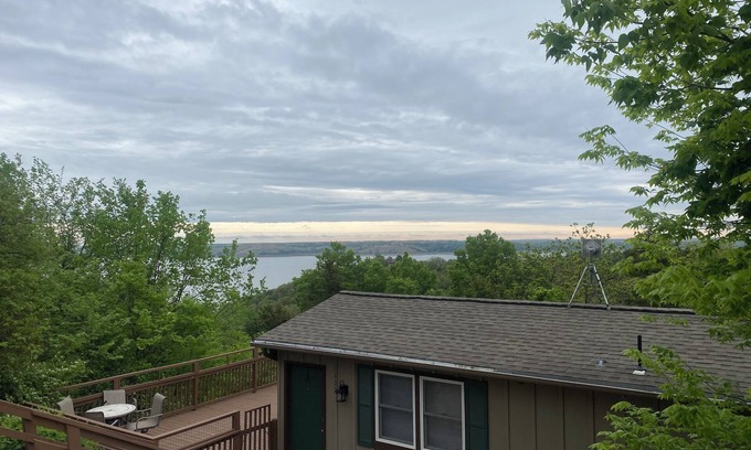 Manhattan Cabin | Cozy Tuttle Creek Cabin with great lake views and close proximity to Manhattan