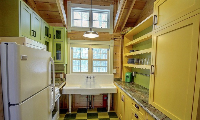 Fennville Cottage | Cozy, unique cottage, #2, just minutes from Saugatuck