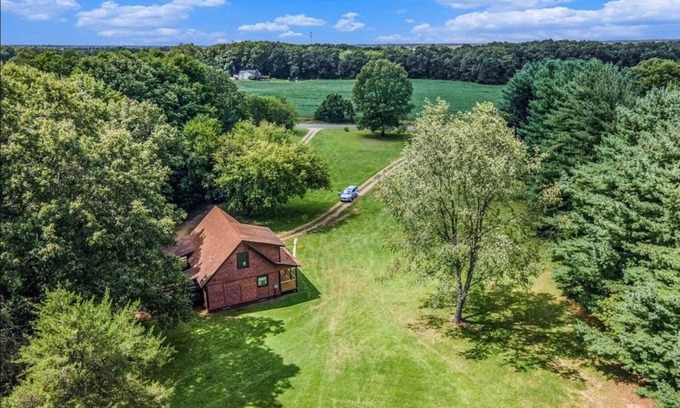 Scotts Cabin | Cozy woodland cabin in Scotts - 9 acres all to yourself!