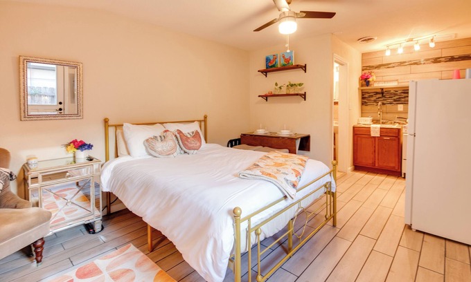 Dallas Apartment | CozyCoop: Fall Hideaway, 10minDTD, Full Kitchen & Private Patio