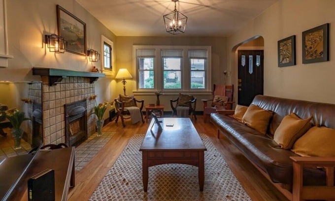 Crafton House | Craftsman Charmer | Easy Access to City & Airport