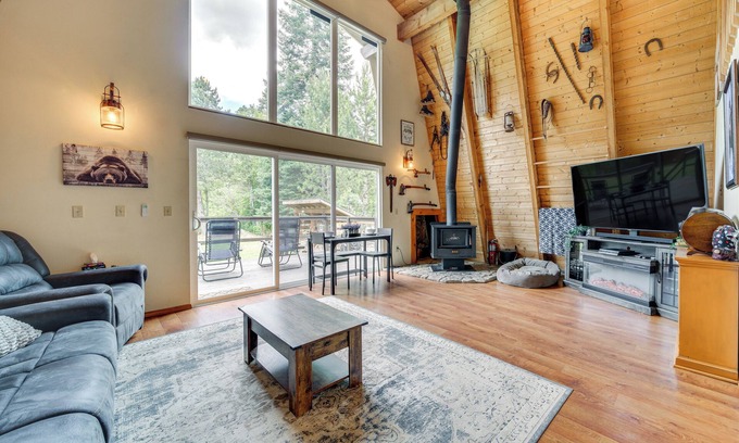 Cle Elum Cabin | Creek & Lake Access at Cabin Near Cle Elum!