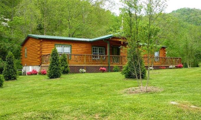 Hot Springs Cabin | Creekside Cabin, comfortable cabin overlooking trout creek
