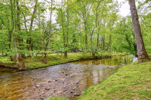 Gatlinburg - Pigeon Forge House | Creekside Cottage