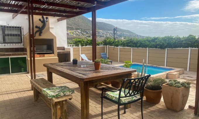 Fish Hoek House | Crescent Corner Vacation Home