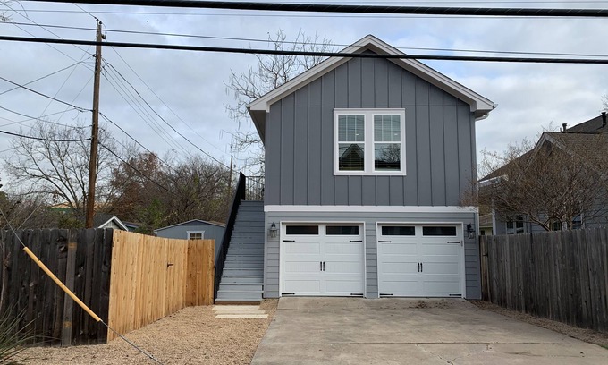 Crestview Apartment | Crestview Walkup - North Central Austin, Crestview