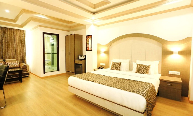Srinagar Hotel | Crown Plaza Residency