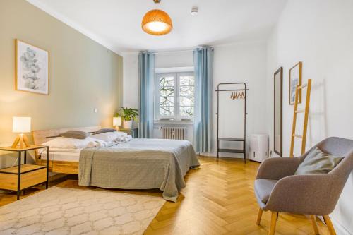 Nordbahnhof Apartment | cruwzo I Spacious 3 BR with WiFi Kitchen Games