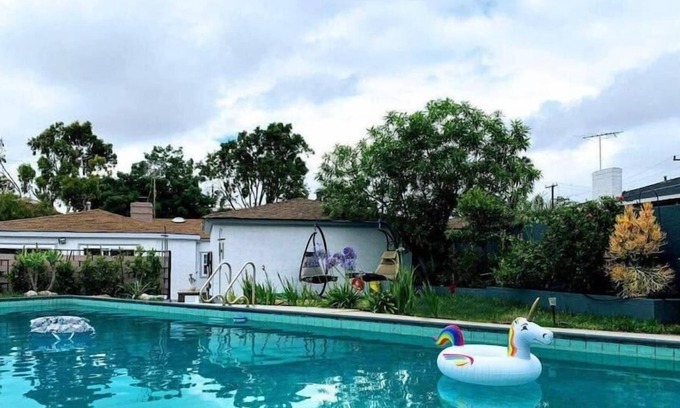 Ladera Heights House | Cubier: Memorable 1BR Unit with Pool (MK2-LAD)