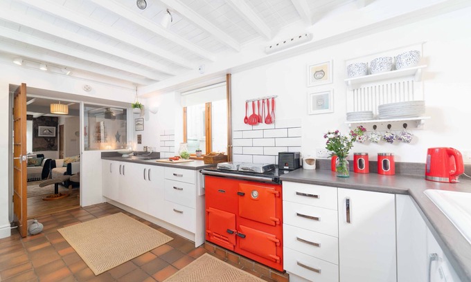 Lelant House | Curlew Cottage – Sleeps 4 – Garden – Dog Friendly