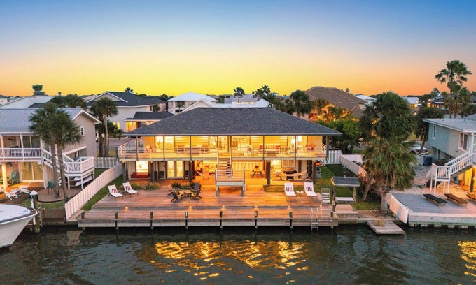 Key Allegro House | Curlew on the Bend: Key Allegro Canal Gem!