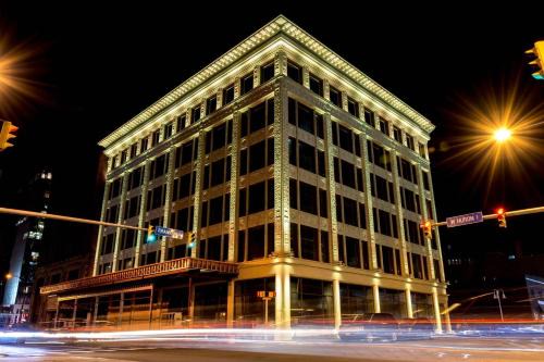 Downtown Buffalo Hotel | Curtiss Hotel, an Ascend Collection Hotel