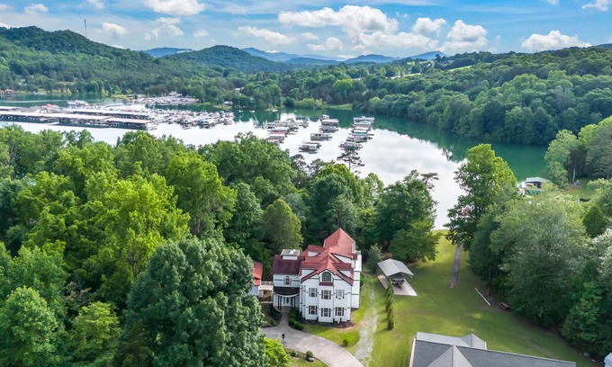 Rock Harbor House | Custom Norris Lake home in no-wake zone w/hot tub & two kitchens - dog-friendly