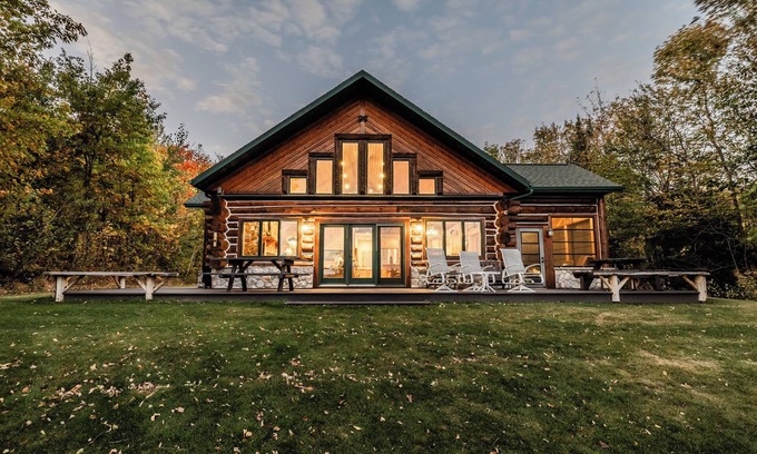Mellen Cabin | Custom Waterfront full Log Home State Licensed