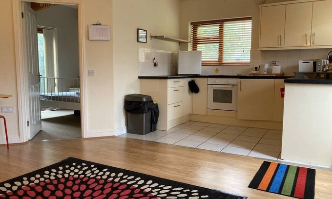Rugby Apartment | CV22 5AA Ground Floor 1-Bed Flat in Rugby