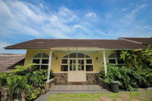 Cisarua Hotel | d'Oasis Mountain Resort