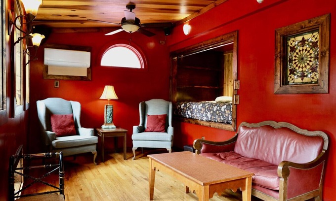 Stanardsville Apartment | D · Royal Suite at White Lotus Eco Spa Retreat