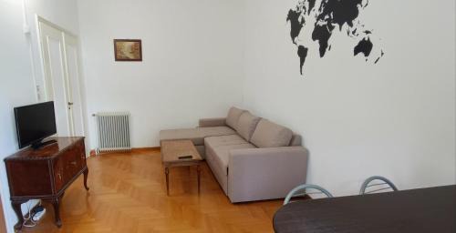 Agia Paraskevi Apartment | Dafni's Super Home