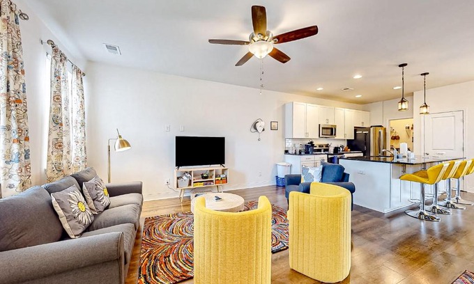 North Charleston House | Daisy Place