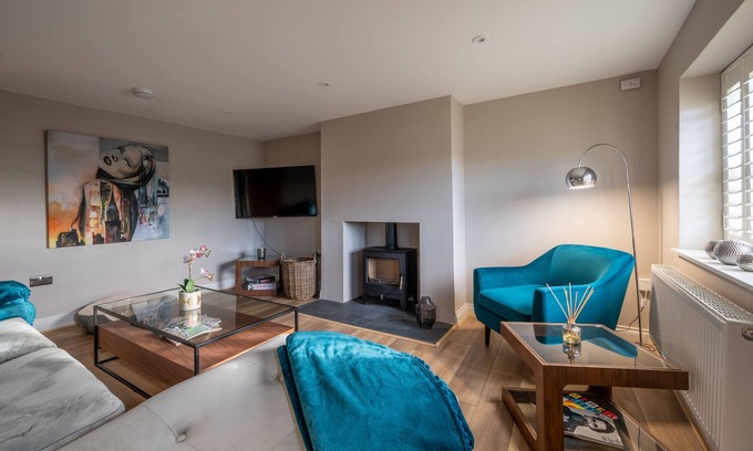 South Creake Cottage | Daisy's Place - LUXURY in the Creakes. Period flint cottage with ultra stylish interior, two beds