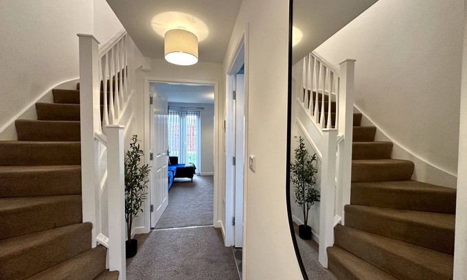 Middlesbrough House | Dale House by Blue Skies Stays