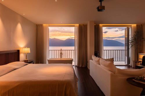 Dali Town Hotel | Dali Mountain and Lake View Hotel