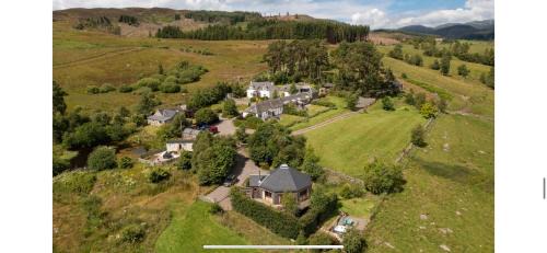 Blairgowrie Apartment | Dalnoid Cottages & Treehouses Nr Glenshee