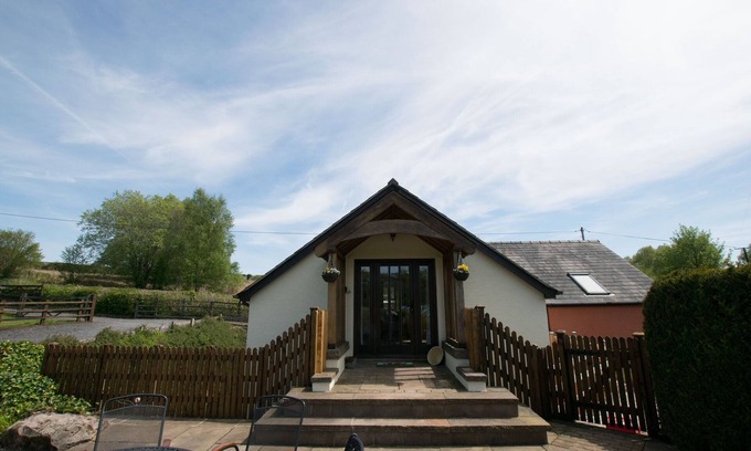 Brecon House | Dan y Comin - Two Bedroom House, Sleeps 5