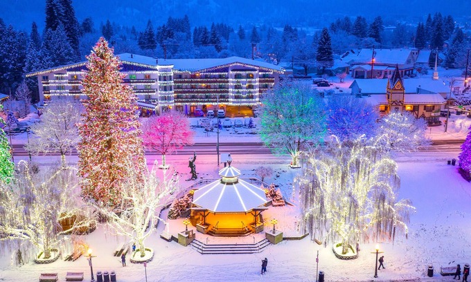 Leavenworth Cabin | Das Tree Haus 1 Bedroom Home by NW Comfy Cabins by RedAwning