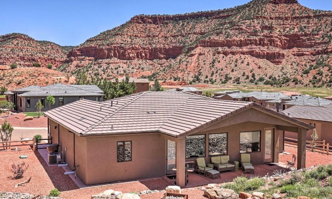 Kanab House | Day Trip to Zion Home with Fire Pit and Pool Access
