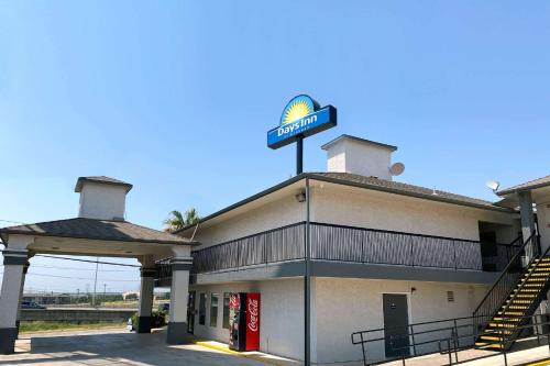 North San Antonio - SAT Hotel | Days Inn by Wyndham San Antonio Interstate Hwy 35 North