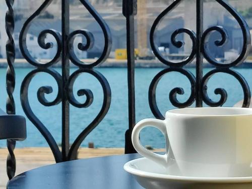 Cospicua Apartment | Deck 3 Savynomad Harbour Residences wow Views