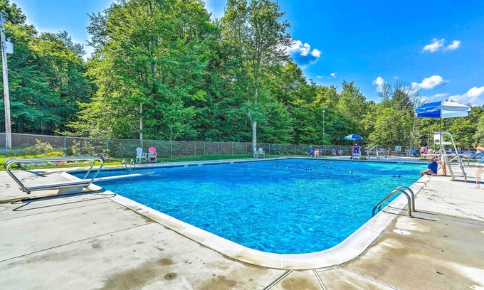 Pocono Lake Cottage | Deck & Community Perks: Bright Pocono Lake Home!