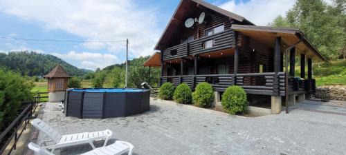 Vyzhnytsya Villa | Deep Forest