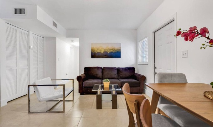 Coral Way Apartment | ° Cozy Private 2 BR Apt 5min to Brickell 8th st °