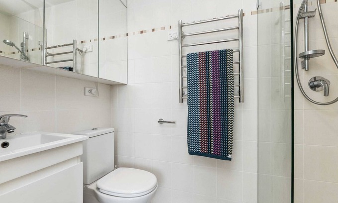 McMahons Point Apartment | Delightful 1BR cozy retreat for 2 guests in prime location of NSW!