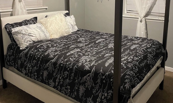 Airport Township House | Delightful 2-bedroom house with AC in Berkeley Iconixx Getaway STL