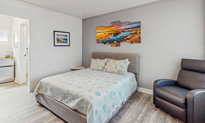 Kings Beach Ski Chalet | Delightful hotel with lakeview, golf, skiing, WiFi, & Netflix