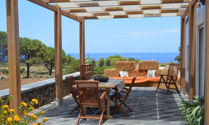 Ustica Apartment | Delightful independent apartment with sea view inside the company center