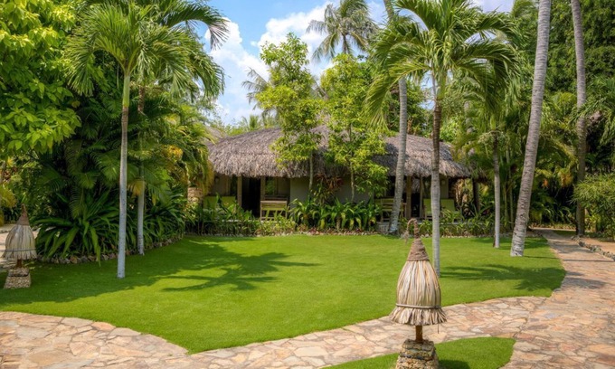 Central Mui Ne Beach Resort | Deluxe Garden View Bungalow