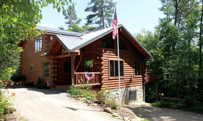 Clyde Cabin | Deluxe Log Cabin with a Hot Tub in the Smoky Mountains of North Carolina