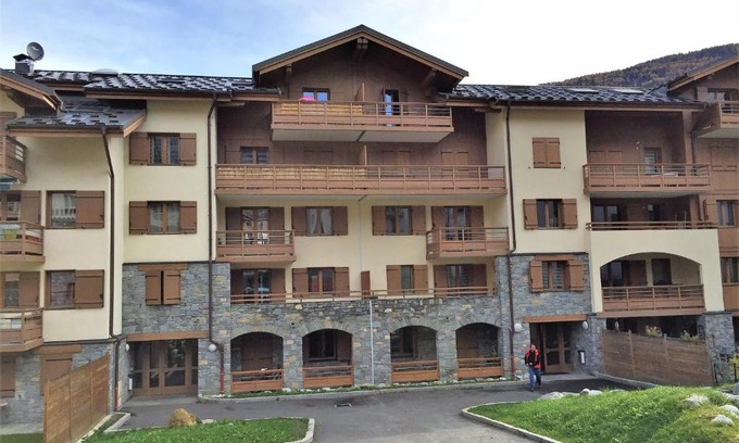 Bourg-Saint-Maurice Apartment | Deluxe Ski and Summer Apartment, Parking and WiFi