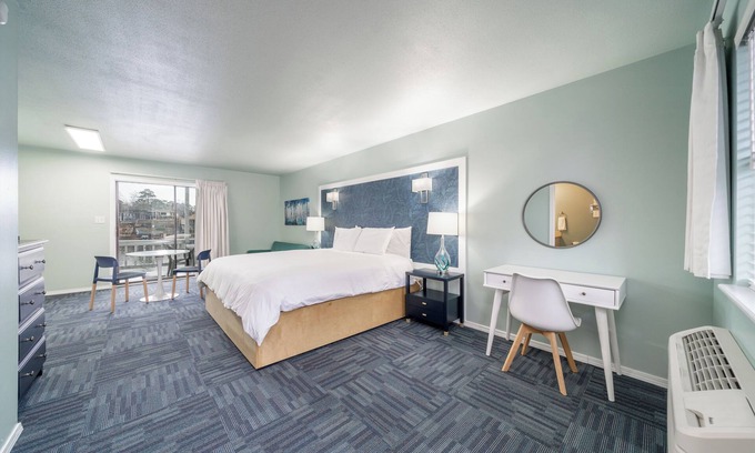 Rockwell Hotel | Deluxe Studio Suite, 1 King Bed, Lake View, Ground Floor