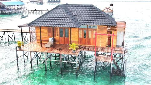 Pulau Derawan Villa | Derawan Fisheries Cottage