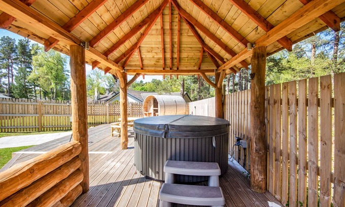 Coylumbridge House | Detached holiday home with hot tub and sauna on Aviemore Ski road