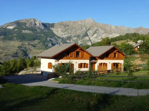 Les Orres Ski Chalet | Deux grands chalets communicants