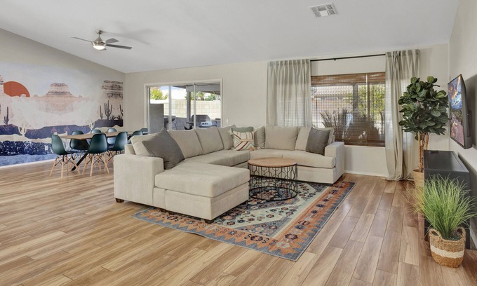 Chandler House | DIAMOND IN THE DESERT π Chandler's Spacious Getaway π