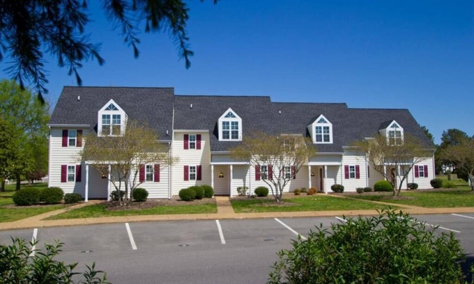 Berkeley Villa | Diamond Resorts The Historic Powhatan Resort - 2 Bed Accessible Roll in Shower