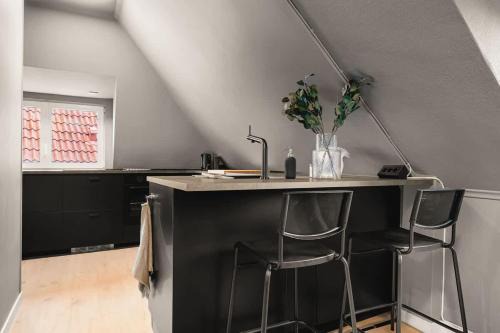 Bergen City Centre Apartment | Dinbnb Apartments I 350m to Bryggen I Renovated 2023 I Quiet Top Apart