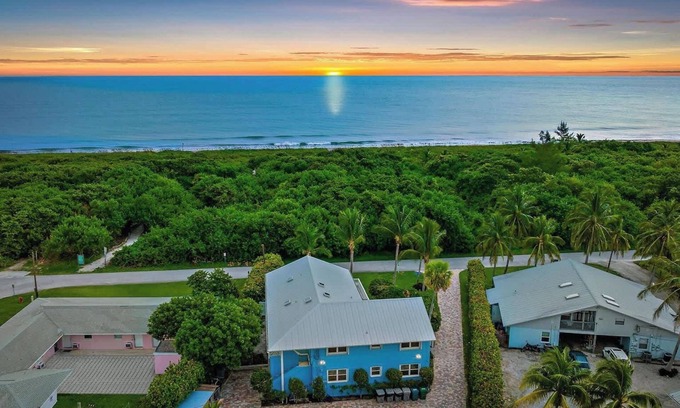 Fort Pierce Shores House | Direct Beach Access | 2BD | Limited-Time Discounts